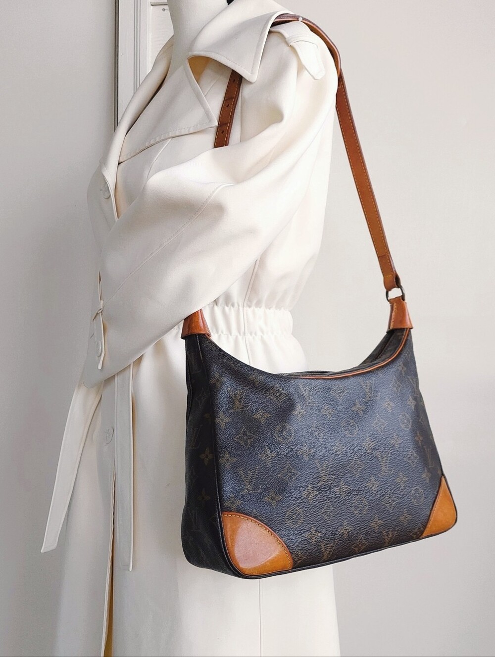 Louis Vuitton Boulogne 30 Monogram Canvas Shoulder Bag